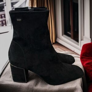 DKNY Women's Cavale Ankle Booties Size 9